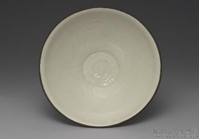 图片[3]-Bowl with impressed decoration of waterfowl and lotus pond in white glaze, Ding ware, Jin dynasty, 12th-13th century-China Archive